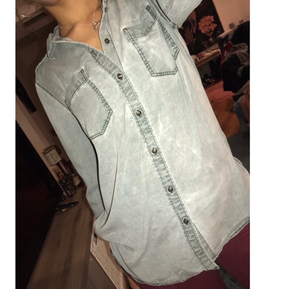 EXPRESS STONEWASH DENIM BUTTON-UP - Picture 1 of 5